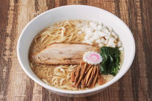 麺食堂 なるとや 巻店