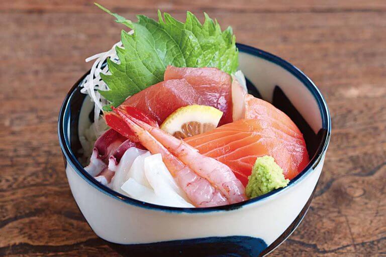 築110年の風情残す古民家が日本料理店と甘味処に 美しい日本庭園を眺めながら食事を 築110年の風情残す古民家が日本料理店と甘味処に 美しい日本庭園を眺めながら食事を