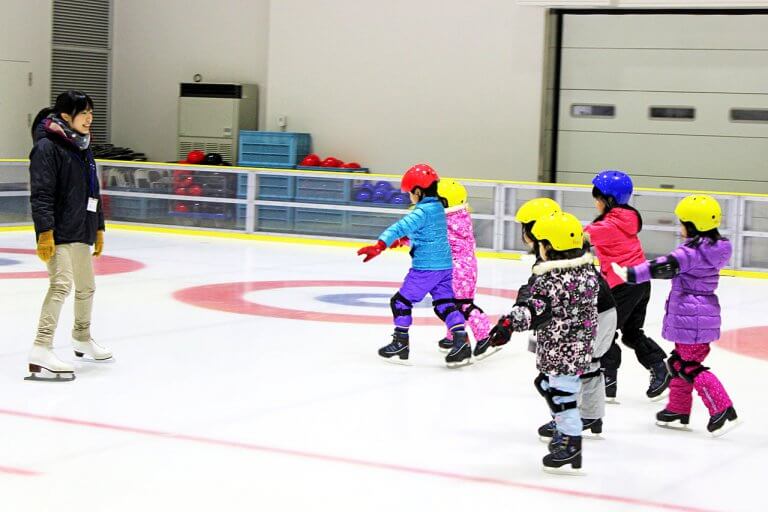 ≪PR≫【初心者向け】4歳からOK!アイスアリーナで「冬休み短期スケート教室」 ≪PR≫【初心者向け】4歳からOK!アイスアリーナで「冬休み短期スケート教室」