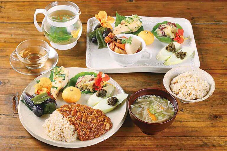 ひかり食堂/農家レストランが胎内に誕生 自慢の玄米を使った薬膳キーマカレーなど体に優しいランチを提供 ひかり食堂/農家レストランが胎内に誕生 自慢の玄米を使った薬膳キーマカレーなど体に優しいランチを提供