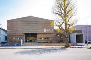 NEST meike shinmei�i�l�X�g ���C�P �V�����C�j�^���r�ɐV�����h�}�[�N���a���@�J�k�����X�E�W�F���[�g�X�E�R�[�q�[�X�^���h�𕹐݂̃��C���摜