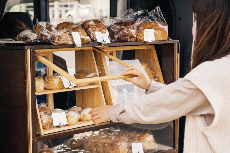 トランクのショーケースにかわいいパンがぎっしり おでかけぱん屋 Sedon セドン 街ニュース 新潟の街ニュース ローカル情報 Komachi Web こまちウェブ