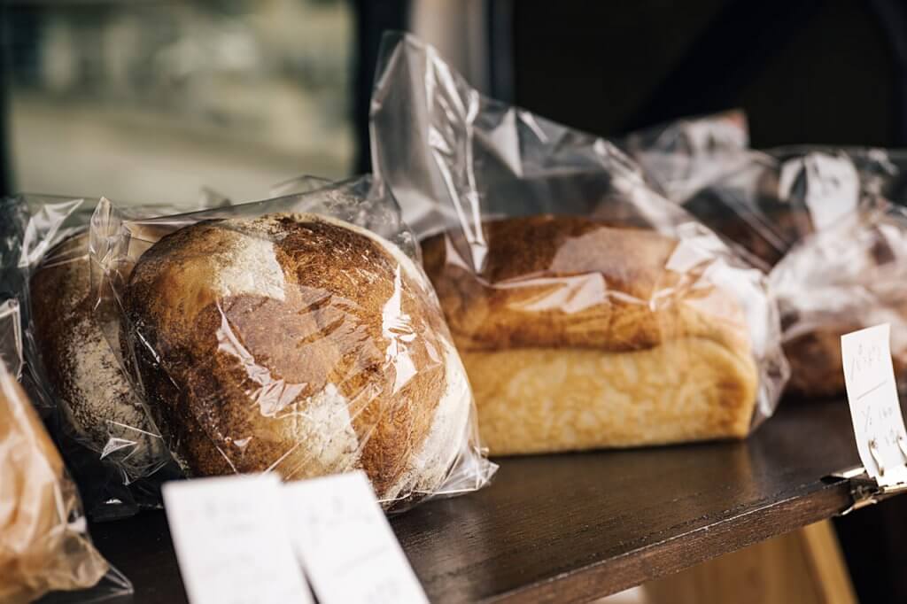 トランクのショーケースにかわいいパンがぎっしり！「おでかけぱん屋