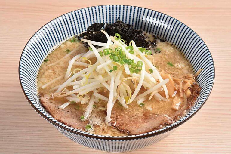 10時間煮込んだとんこつ 焼きあごのwスープが生み出す豊かな香りと味わいが秀逸 焼きあごらーめん小池 新潟市東区牡丹山にオープンの写真3 街ニュース 新潟の街ニュース ローカル情報 Komachi Web こまちウェブ
