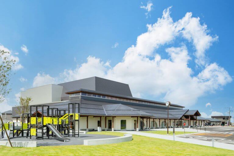 五泉市に注目の複合施設「ラポルテ五泉」10/2(土)オープン!産直ショップや子どもの遊び場も 五泉市に注目の複合施設「ラポルテ五泉」10/2(土)オープン!産直ショップや子どもの遊び場も