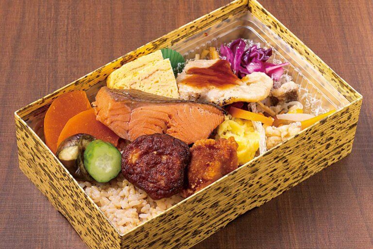 新潟日報メディアシップ2Fに惣菜や弁当がそろう「パーラーMEME(メメ)」オープン！バルやカフェとしても利用もOK