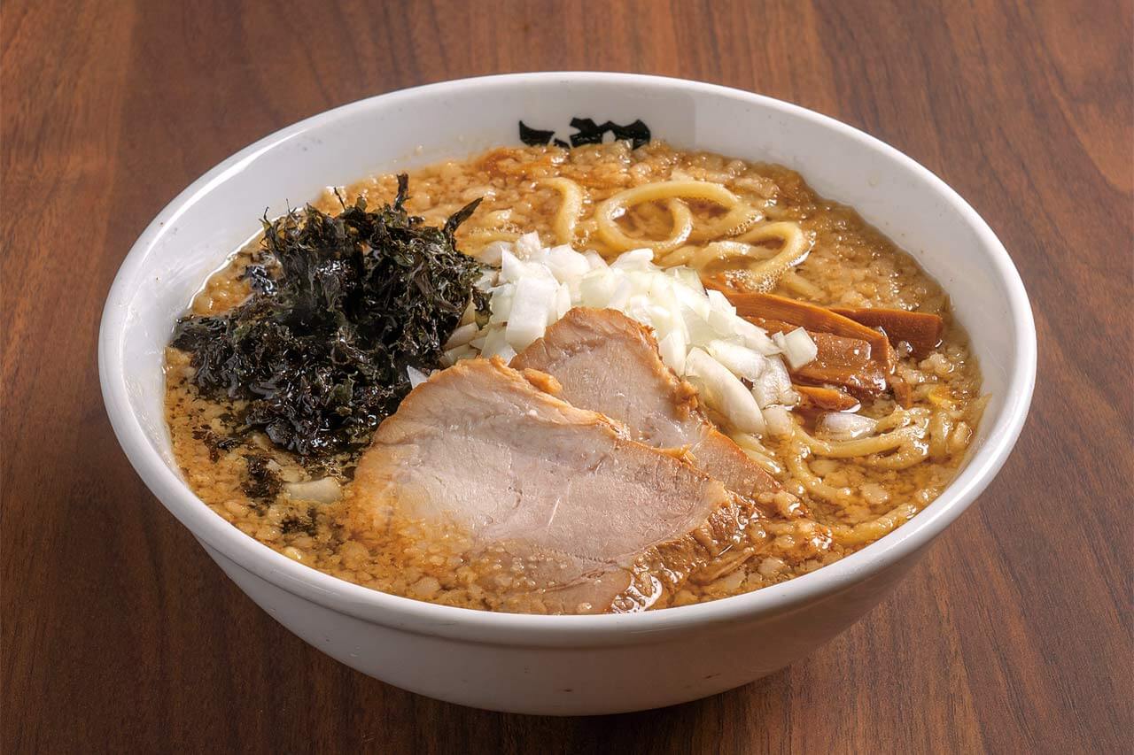 上質な背脂と煮干しダシが絶妙な一杯！酒麺亭 潤 燕総本店「中華そば