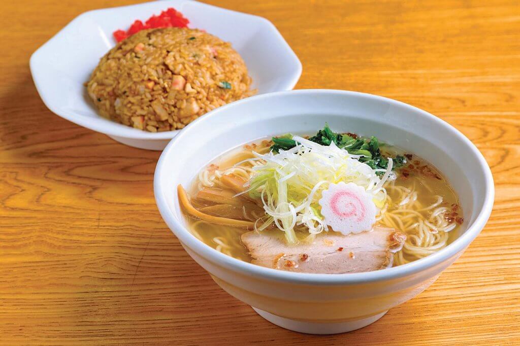 ラーメンとチャーハンのセット写真