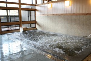 �X�̒��̑ݕʑ��œ��ʂȃI�C���}�b�T�[�W���B����E�����̂ё��Łu�A�[�������F�[�_�n�E�X�v8/27(�y)�E28(��)�J�Ẩ摜2