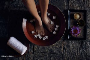 �X�̒��̑ݕʑ��œ��ʂȃI�C���}�b�T�[�W���B����E�����̂ё��Łu�A�[�������F�[�_�n�E�X�v8/27(�y)�E28(��)�J�Ẩ摜3