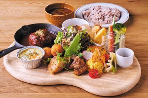 �Ƒ��Ŋy���߂�g���[�J���t�@�~���[���X�g�����h�ցB�l�C���X�g�������uFARM TABLE SUZU�v�����j���[����V�����j���[�A���̃��C���摜