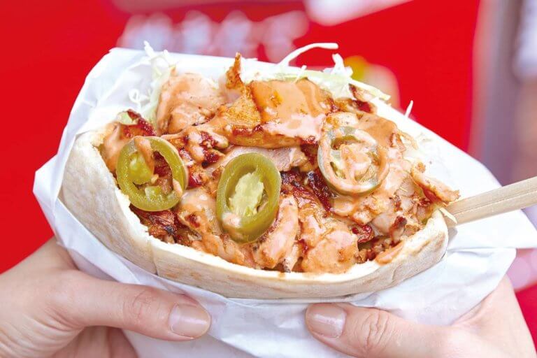 キッチンカーのケバブ専門店が万代に実店舗をオープン！「MiRAi KEBAB