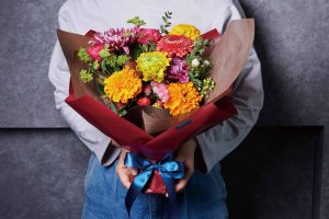 老舗花屋が大胆リニューアル！県内初のフラワーギフト自動販売機を導入