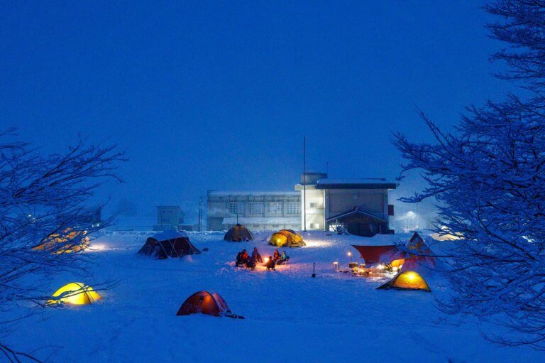 雪国で暮らす楽しさを提案する「冬」に特化したキャンプ場「雪原学舎」が十日町市に誕生！