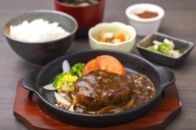 満腹必至の大衆食堂「味菜十食堂」上越市にオープン！ 中華やカレーが