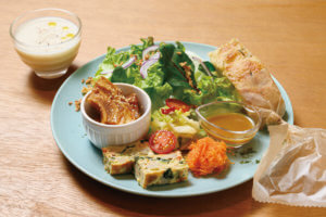 �V���b�v�A�M�������[�A�}���قȂǁA6WAY�̕����{�݁u�܂��g�[�v�v���s�ɃI�[�v���I �॓y����j�ɂ̓J�t�F�c�Ƃ��̉摜4