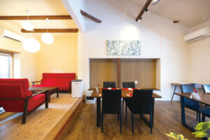 �n�Y�H�ނ̃J�W���A���t�����`�uFORBLE Forest��Beach Table�v����z�s�Ɂ@�C�𒭂߂Ȃ�������ɐ�ۂ̉摜6