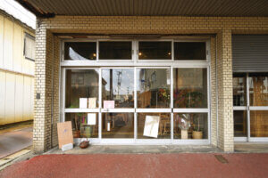 �����s�̏��X�X�ɃR�~���j�e�B���V�F�A�X�y�[�X�u�Ƃ܂�؃J�t�F �֗��i�����N���j�v�I�[�v���@�n���h�h���b�v�R�[�q�[��y�H�̒񋟂��@�̉摜2