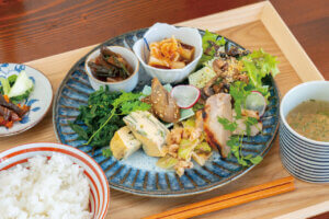 �A���ƃJ�G���Ɉ͂܂��J�t�F�uFinder Coffee�v���V���c�s�Ɉړ]�@�z150�N�̌Ö��ƂŃR�[�q�[��{��؂̃����`���̉摜7