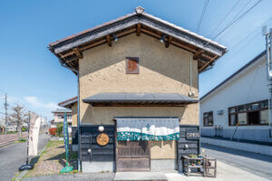 �A���ƃJ�G���Ɉ͂܂��J�t�F�uFinder Coffee�v���V���c�s�Ɉړ]�@�z150�N�̌Ö��ƂŃR�[�q�[��{��؂̃����`���̉摜2