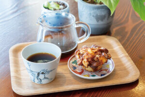 �A���ƃJ�G���Ɉ͂܂��J�t�F�uFinder Coffee�v���V���c�s�Ɉړ]�@�z150�N�̌Ö��ƂŃR�[�q�[��{��؂̃����`���̃��C���摜