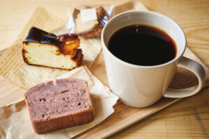 �̂ɗD�����Ă��َq�ƃX�y�V�����e�B�R�[�q�[�̂��X�uCoffee Stand Me time�v�������ʂɁ@�I���W�i���u�����h�̔̔����̃��C���摜