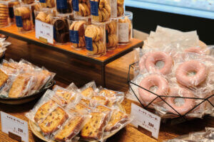 �L���p�e�B�X���[�o�g�̂��v�w���c�މَq�X���H�t��ɒa���I�uLien�i�������j�v�Ŕ̃��[���P�[�L�ق��G�ߌ���̐��َq���L�x�̉摜5