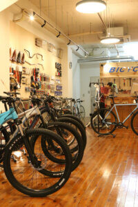 ���]�Ԃ��g��炵�̑��_�h�ɁB�Ò��G���A�Ɏ��]�Ԃ̐������̔��̓X�uBICYCLES�i�o�C�V�N���Y�j�v�I�[�v���I�̉摜5