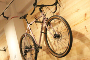 ���]�Ԃ��g��炵�̑��_�h�ɁB�Ò��G���A�Ɏ��]�Ԃ̐������̔��̓X�uBICYCLES�i�o�C�V�N���Y�j�v�I�[�v���I�̉摜8