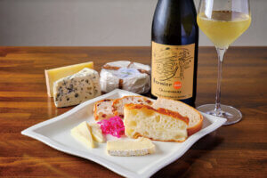 �p���ƃ`�[�Y�Ɏ��M����I�O���X1�t����y���߂郏�C���o�[�uWine��Bakery �Ђ��܂�v�����抪�ɃI�[�v���̃��C���摜