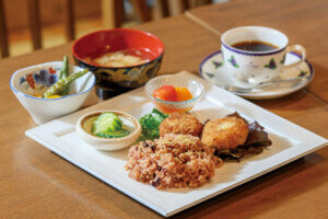 ��z�s�̊�ؒʂ�ɕv�w�ŉc�ނ��Ώ��ƃJ�t�F�������I�[�v���I�u�J�t�F �}���L�[�^�v�u���Ώ� �Ȃ����낤�v�̃��C���摜