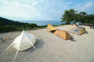 ���]�ÊC������߂��ɃO�����s���O�{�݁u���V�C���v�ƃI�[�g�L�����v��uDel Mare�v�����I�[�v���I�̉摜5