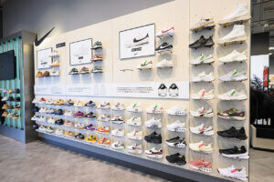 ABC-MART̕i낦I 2Xܖڂ́gGRAND STAGEhƑԁuABC-MART GRAND STAGE A[NKAXvI[vỈ摜4