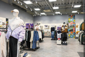 ABC-MART̕i낦I 2Xܖڂ́gGRAND STAGEhƑԁuABC-MART GRAND STAGE A[NKAXvI[vỈ摜2