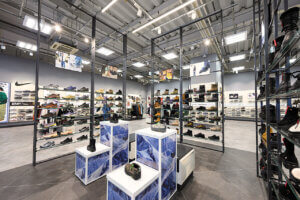 ABC-MART̕i낦I 2Xܖڂ́gGRAND STAGEhƑԁuABC-MART GRAND STAGE A[NKAXvI[vĨC摜