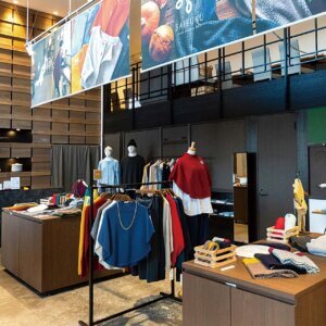 �ܐ�j�b�g�̃��[�J�[�����X�uSAIFUKU SHOP�v���ܐ�s����ɃI�[�v���I�o�b�O��u���[�`�Ȃǃj�b�g�������̉摜6