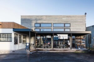 �ܐ�j�b�g�̃��[�J�[�����X�uSAIFUKU SHOP�v���ܐ�s����ɃI�[�v���I�o�b�O��u���[�`�Ȃǃj�b�g�������̉摜2