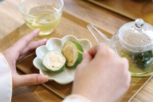 �݁~���񂱁~�ʕ��̐V���o�X�C�[�c�ɒ��ځI �Q�َq���X�u�����Q tsukioka an�v�V���c�s��������ɃI�[�v���̃��C���摜