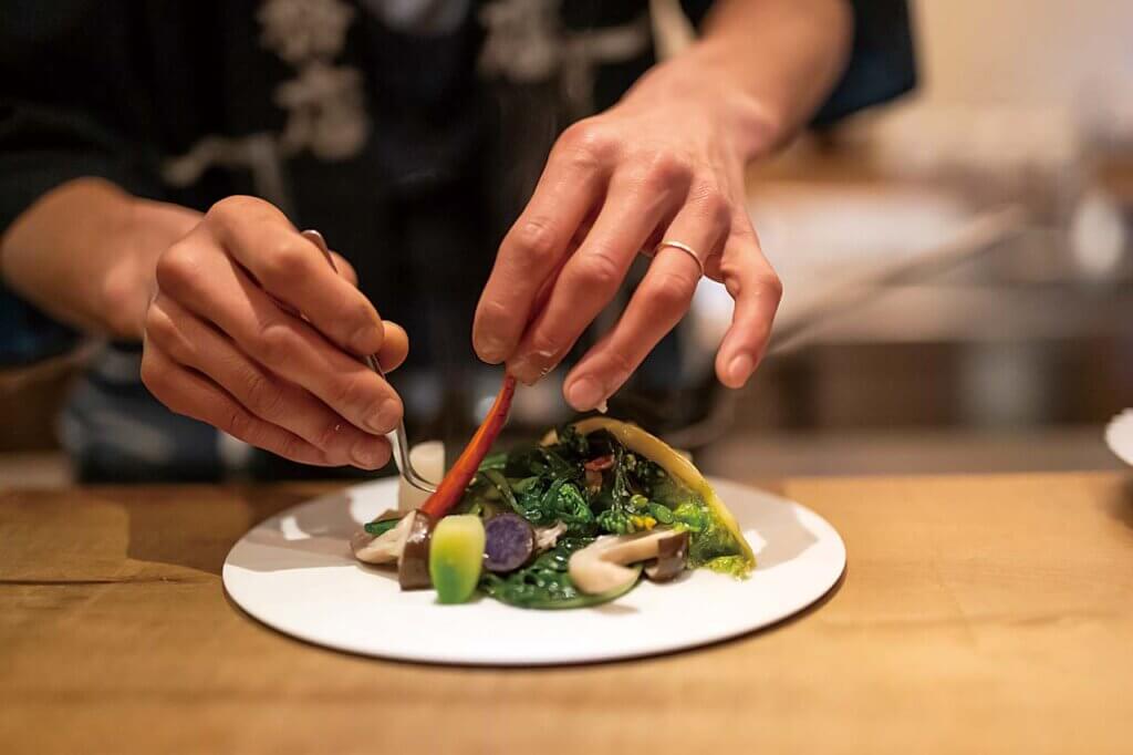 妙高・赤倉温泉街に創作料理店「提灯座」オープン！ 無農薬野菜