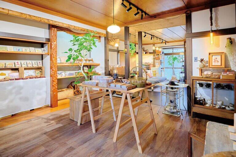 心ときめくイラスト文具と選りすぐりの器がずらり。「てるふく商店」西区五十嵐にオープン 心ときめくイラスト文具と選りすぐりの器がずらり。「てるふく商店」西区五十嵐にオープン
