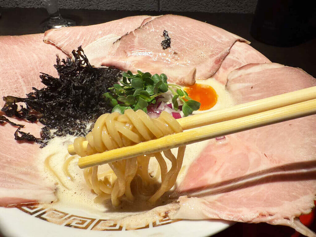 【鶏soboro様】大阪送料無料★3か月保障★YRZ-F15MW★IR258 4/1にオープンしたばかり！期待の新店「鶏そば 縁道 煮干別邸」で泡