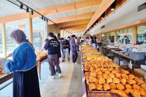 rbOX΂Ƀx[J[VXuMOUNT TEN BREADvaIJIȃeXȂ̉摜5