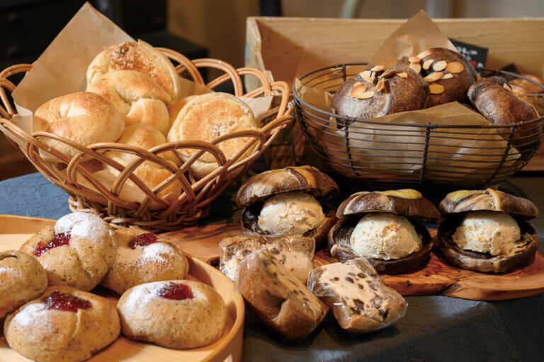 �Ԍ���s�N�j�b�N�ɂ��I�V���̐l�C�x�[�J���[���肪����t�̌���p��24�I�̉摜25