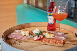 ���M���������C�����[���I�x�l�`�A������uAmici del Vino�i�A�~�[�`�f�����B�[�m�j�v����ʂɃI�[�v���̉摜4