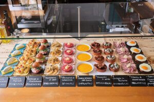 ���M���������C�����[���I�x�l�`�A������uAmici del Vino�i�A�~�[�`�f�����B�[�m�j�v����ʂɃI�[�v���̃��C���摜