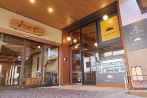 ��F�E�_�Вʂ�ɑ吳���}������J�t�F�u��FMONZEN�J�t�F�v�I�[�v���I�̉摜2