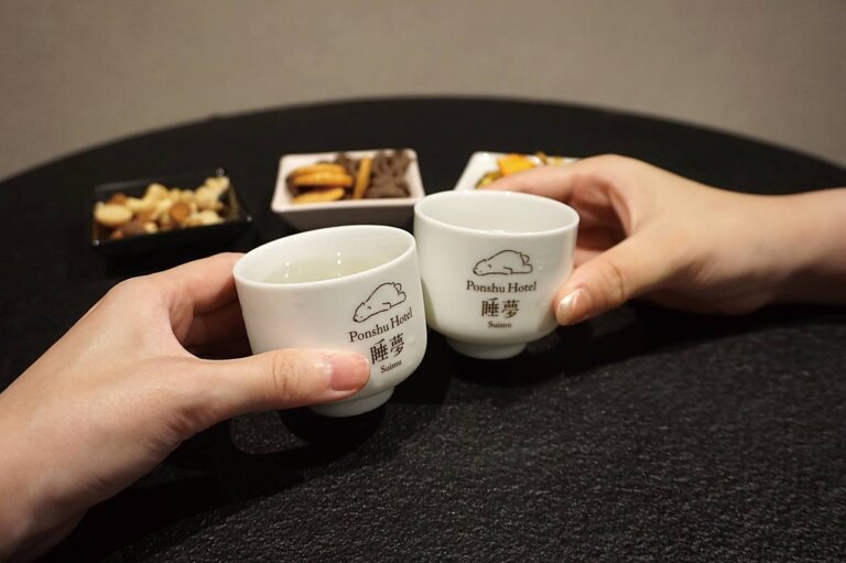 十日町・松之山温泉に温泉宿「睡夢」誕生! 薬効抜群の温泉、上質なサウナ、日本酒飲み放題サービスも 十日町・松之山温泉に温泉宿「睡夢」誕生! 薬効抜群の温泉、上質なサウナ、日本酒飲み放題サービスも