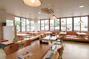 �X������z�s�́uGita�v�����É���̃��[�����X�u�t�v��2���X�Ƃ��ăI�[�v���̉摜6