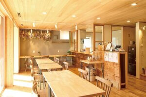 eq̂났ԂɁB}}ɗDJtFucafe TillievsɃI[v̉摜5