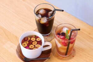 eq̂났ԂɁB}}ɗDJtFucafe TillievsɃI[v̉摜4